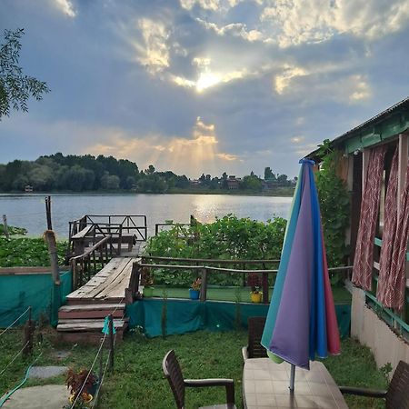 Lakeside Homestay Srinagar Exterior foto